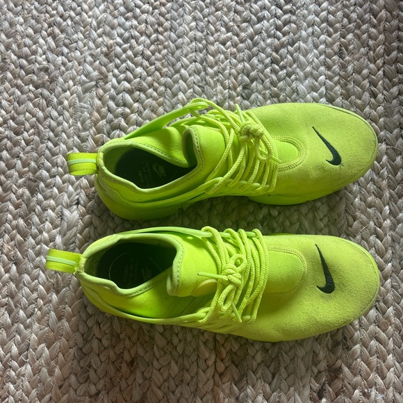 Nike Neon green sneaker - Picture 7 of 8